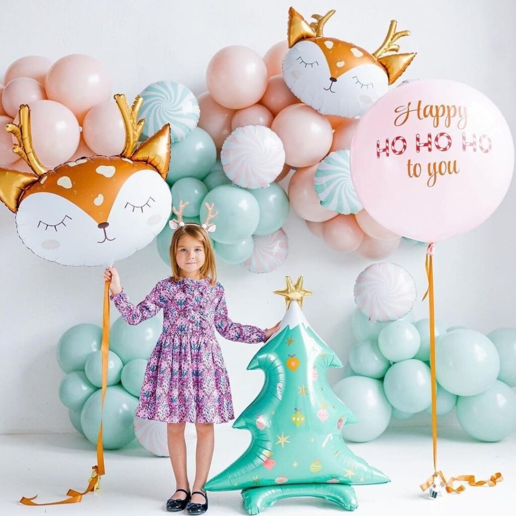 16 christmas backdrop balloons