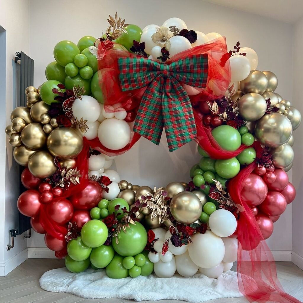 17 christmas backdrop balloons