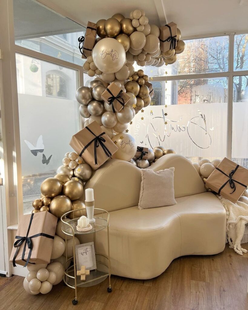 18 christmas backdrop balloons