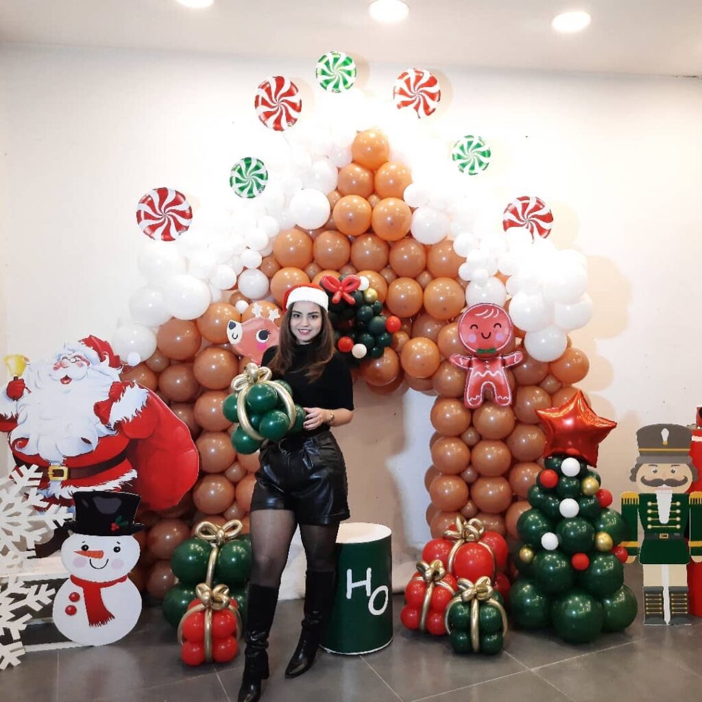 23 christmas backdrop balloons