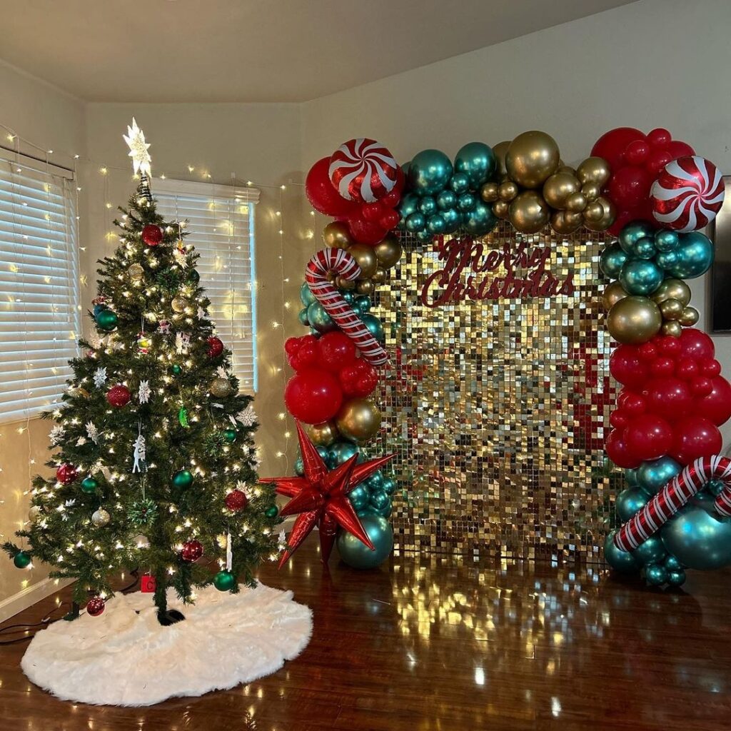 24 christmas backdrop balloons