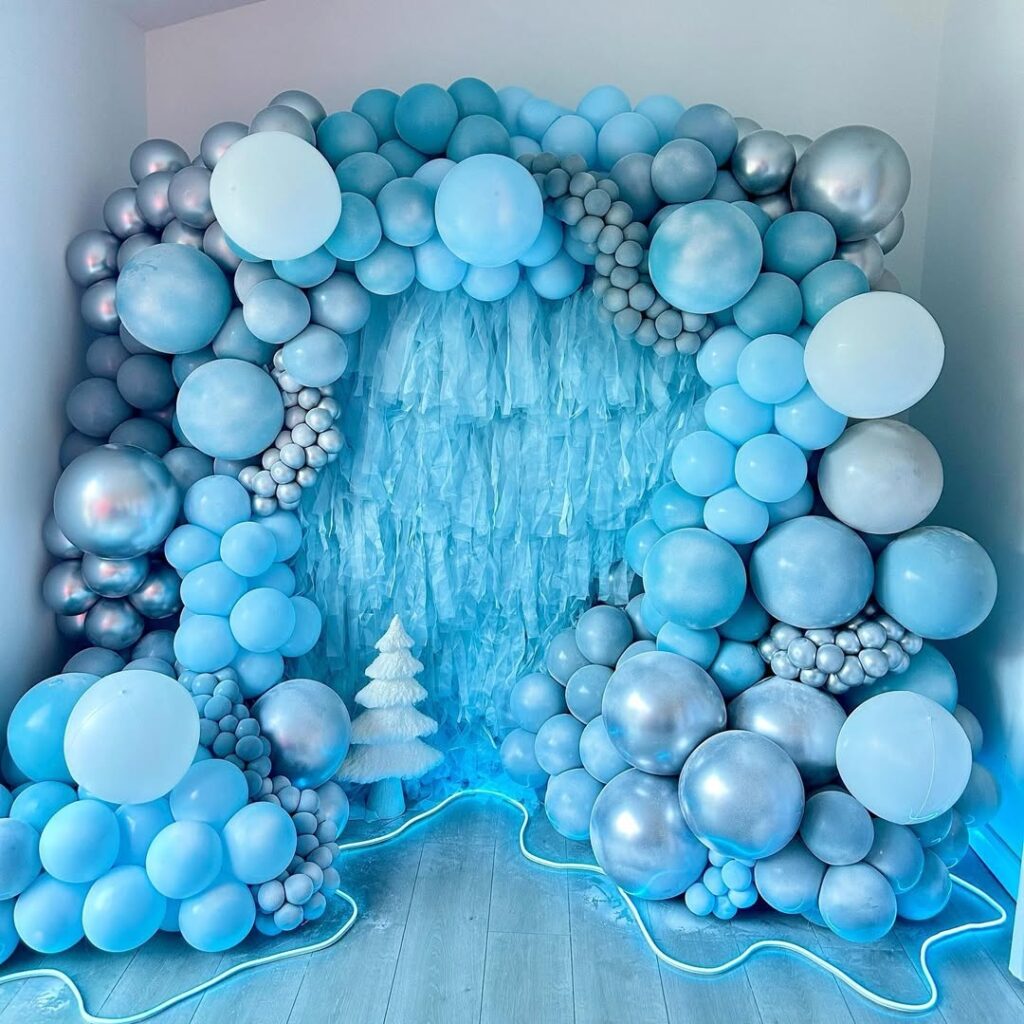 27 christmas backdrop balloons