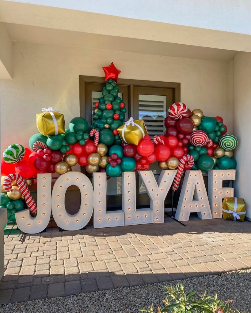 30 christmas backdrop balloons