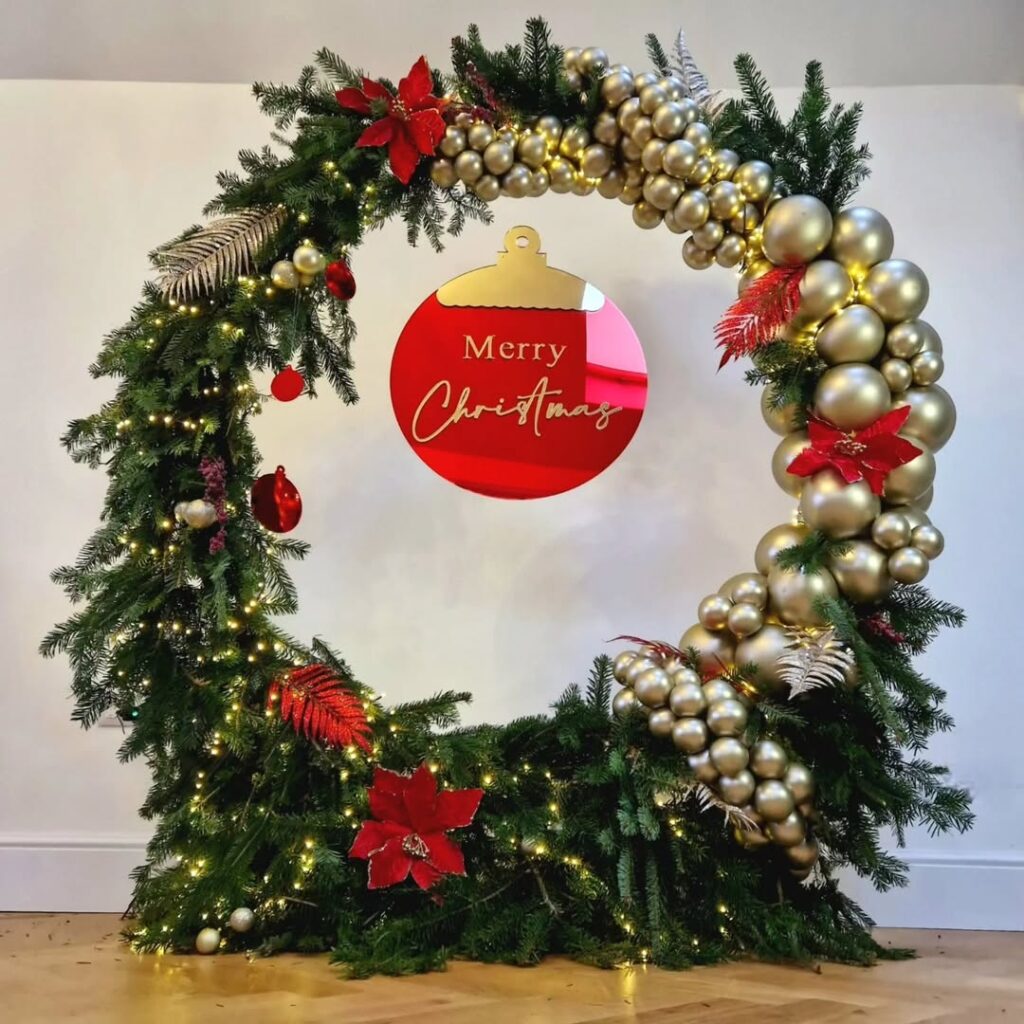 34 christmas backdrop balloons