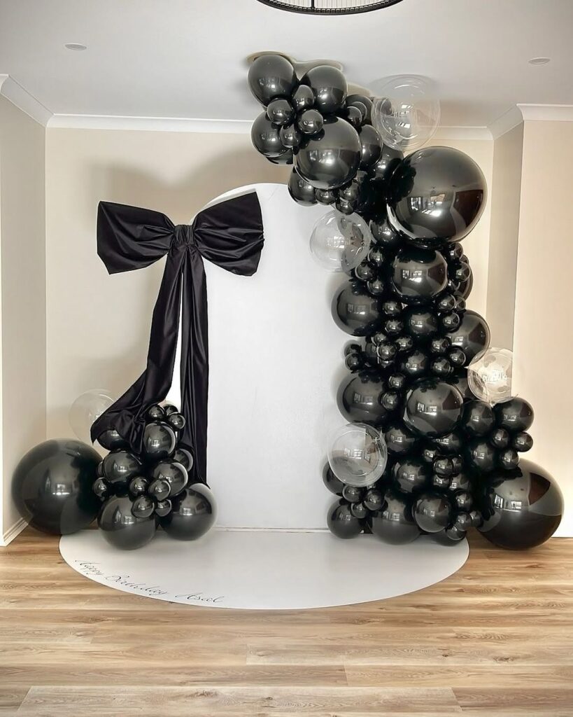 35 christmas backdrop balloons