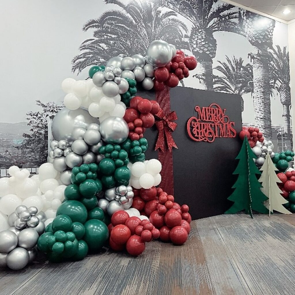 39 christmas backdrop balloons