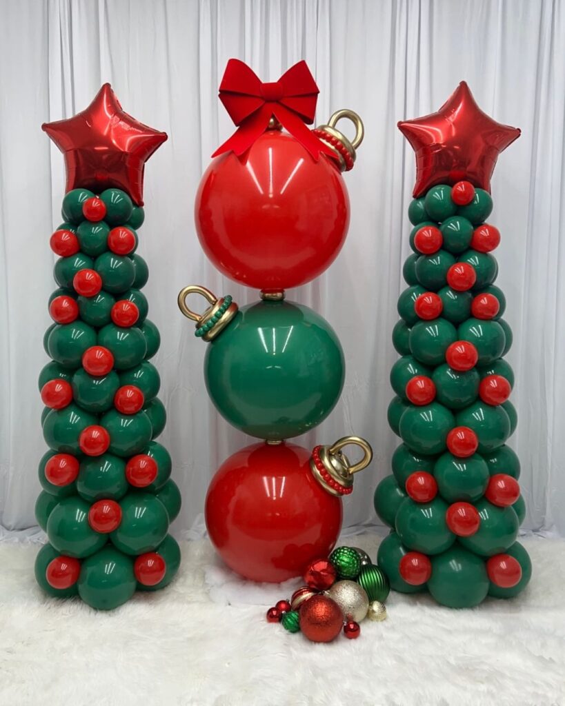 40 christmas backdrop balloons