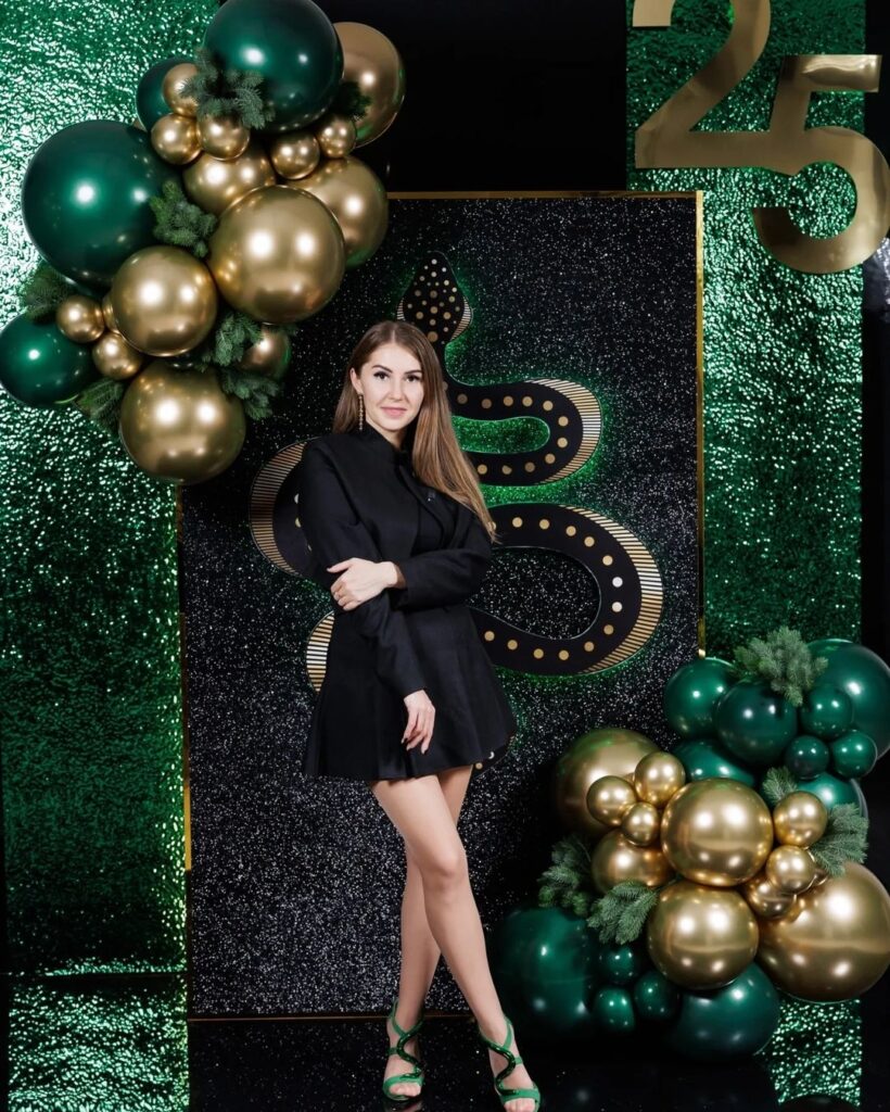 42 christmas backdrop balloons