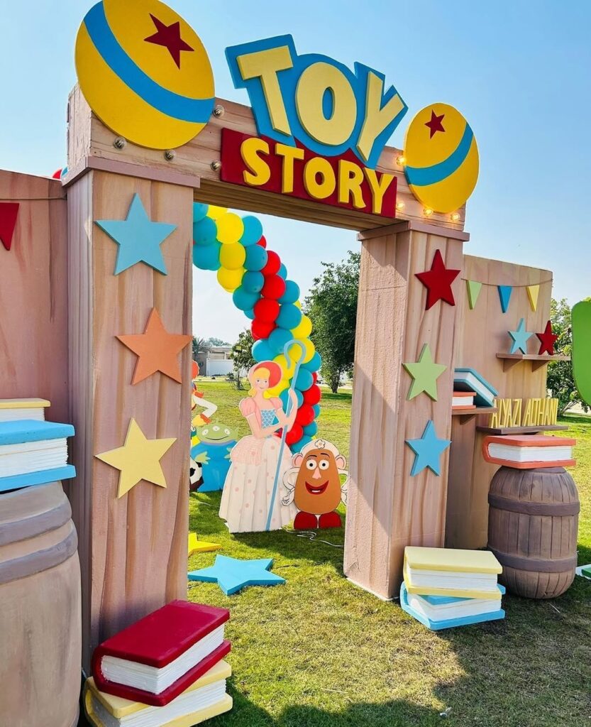 01 toy story backdrop ideas