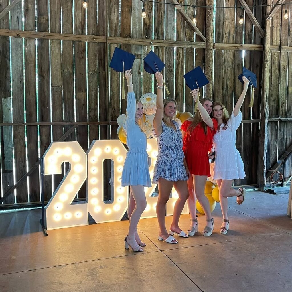 02 graduation backdrop ideas