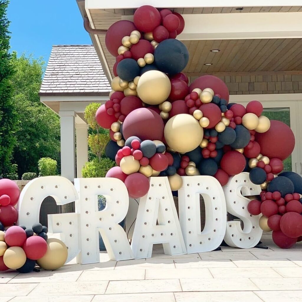 03 graduation backdrop ideas