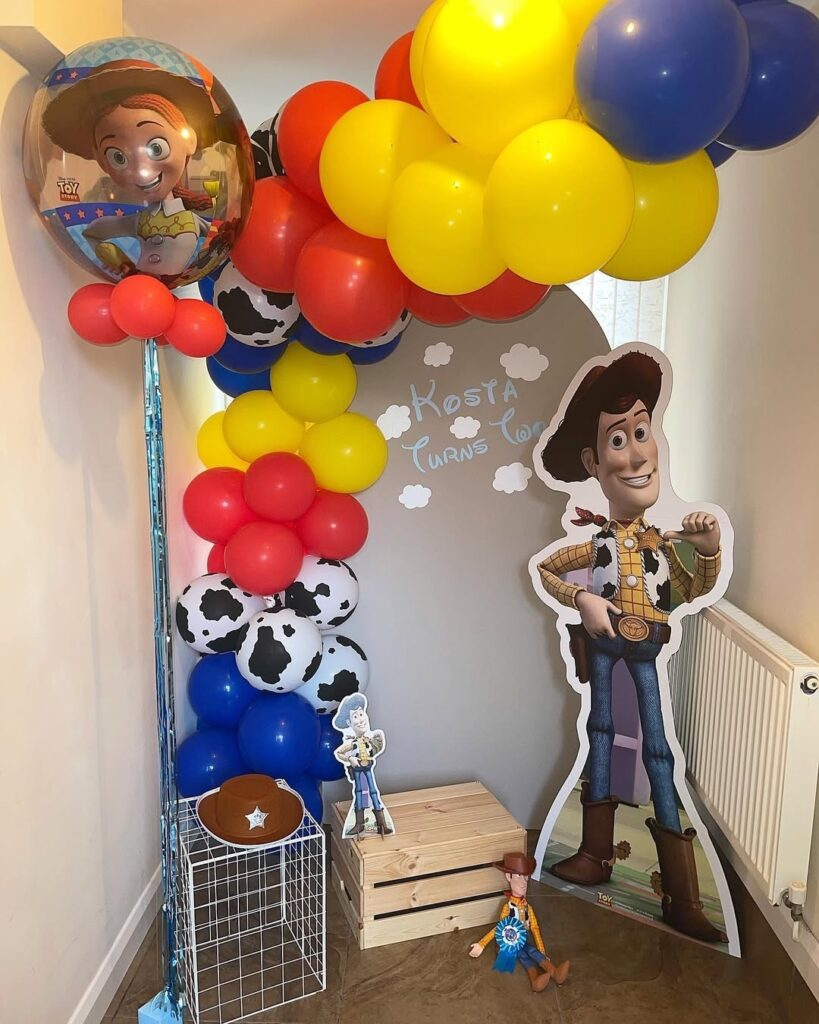 04 toy story backdrop ideas