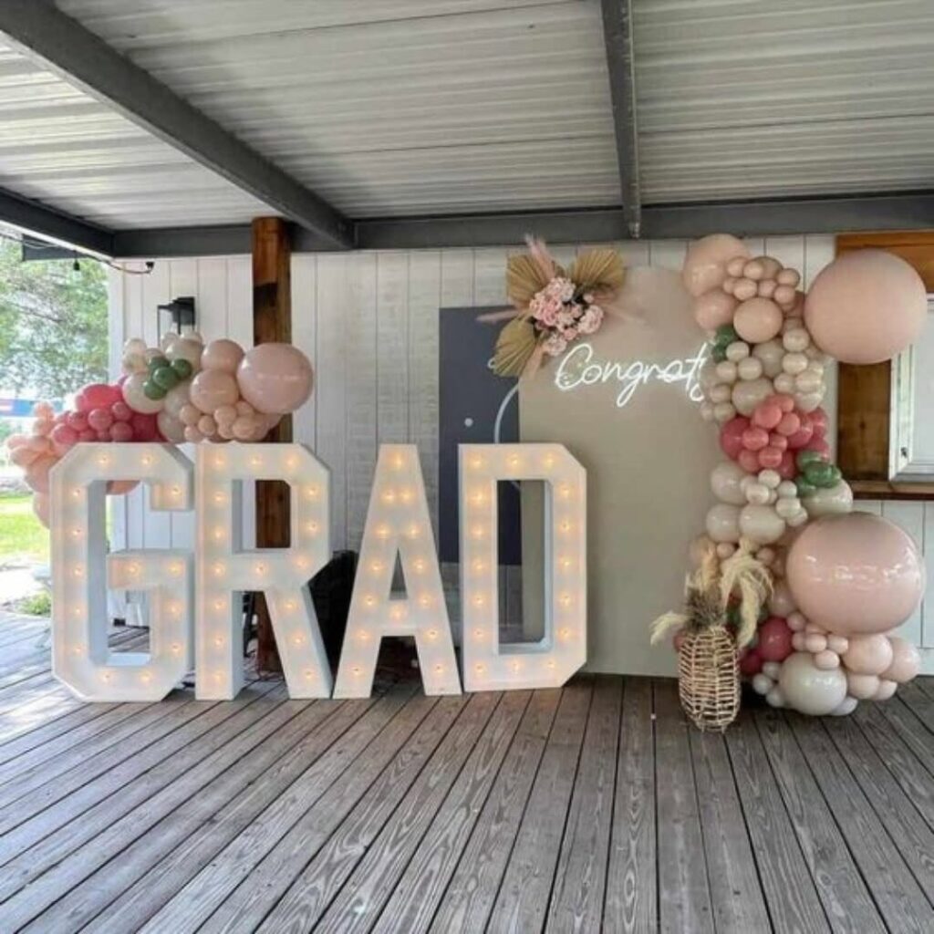 08 graduation backdrop ideas