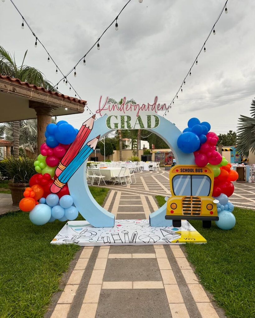 16 graduation backdrop ideas