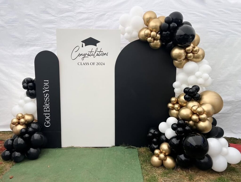 19 graduation backdrop ideas