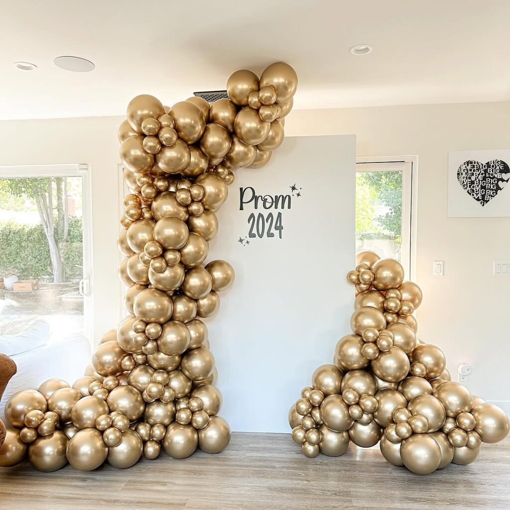 22 balloon backdrop ideas