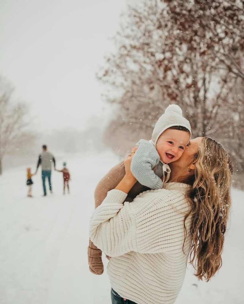 16 family photo poses