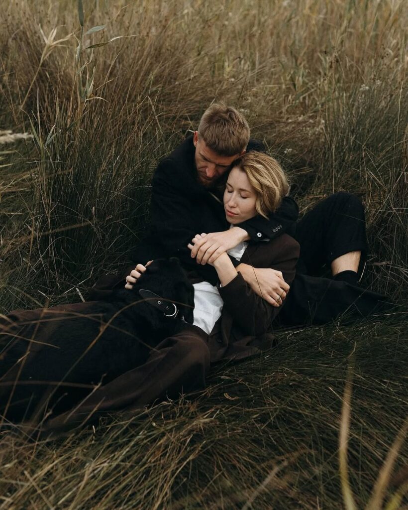 19 photo poses for couples