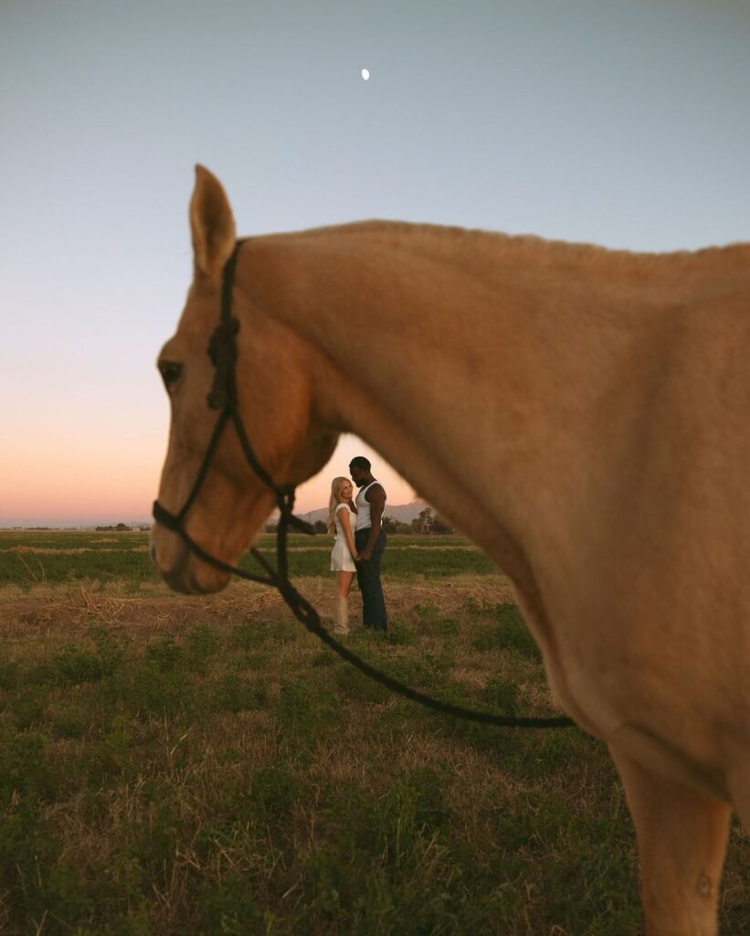 25 engagement photo poses