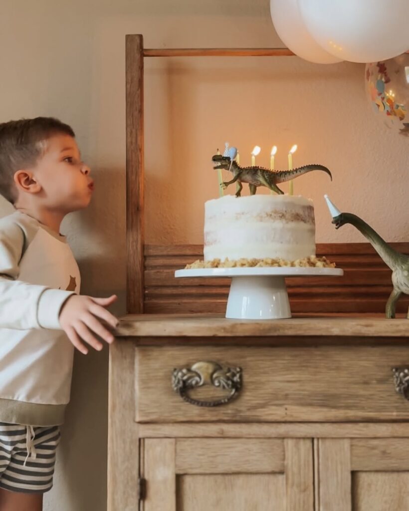 13 dinosaur birthday party ideas