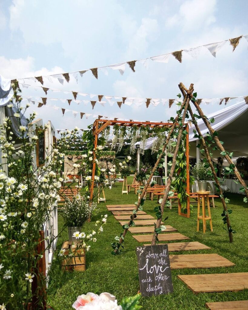 30 backyard wedding ideas 2025